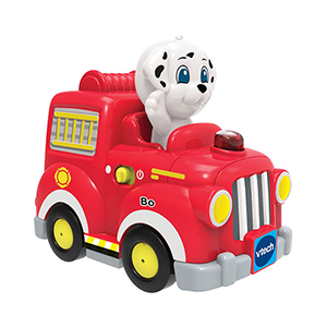 Rode speelgoedauto met een hondje achter het stuur